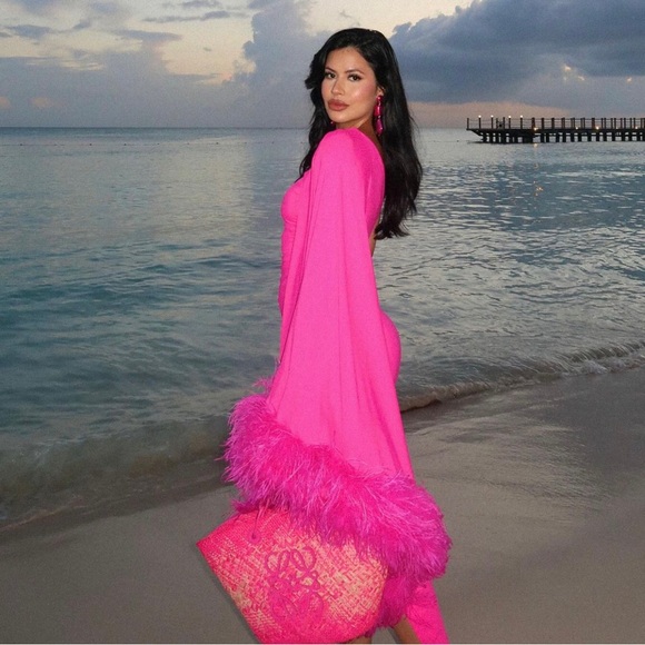 AKIRA BRING THE DRAMA ONE SLEEVE FEATHER DRESS. SIZE XL - Picture 8 of 16